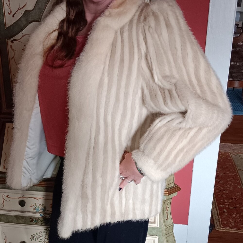 Furry Comfort! Women's Mink Hip-Length Coat - Picture 2 of 7